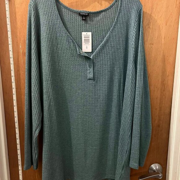 Size 5(5X)(28) - Torrid - NWT - Green/Blue Long Sleeve Waffle Texture Thermal To - Picture 1 of 6